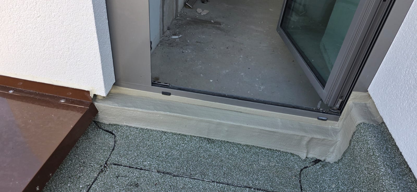 M. Koc Bodenbeschichtungen – Sockel- und Fensterdetails, Bild 1 von 9